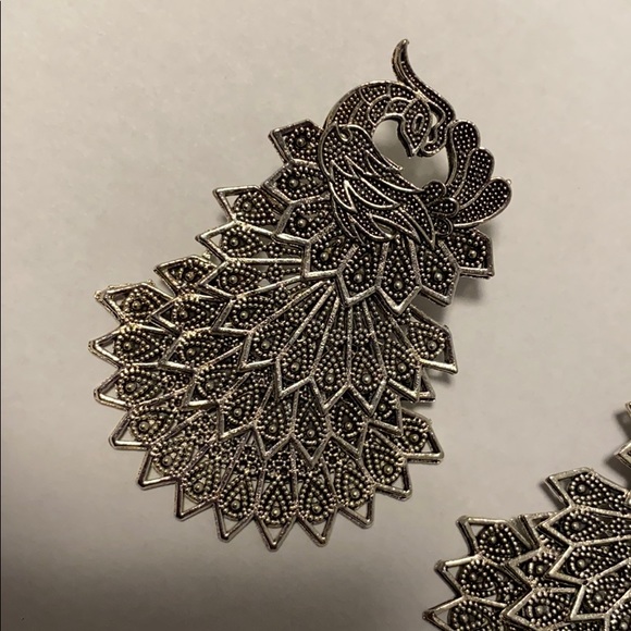 Beautiful metallic earrings - Picture 4 of 4